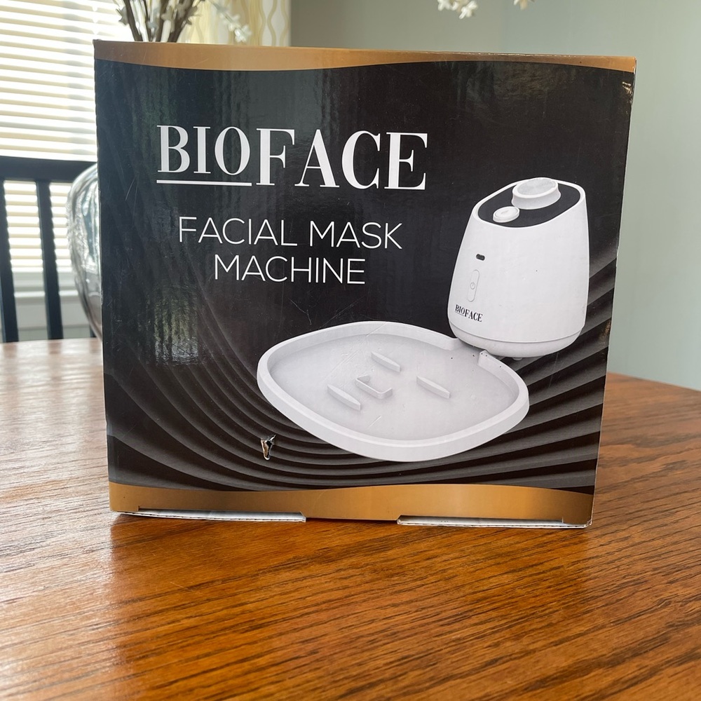 White Facial Mask Machine